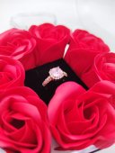 Set cadou dama - Inel New Rose & trandafiri