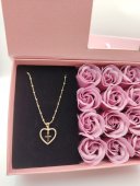 Set Cadou Dama Cross Heart - lant cu pandantiv & trandafiri