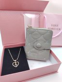 Set Cadou Dama Cross Heart - Portofel gri perlat & lant cu pandantiv