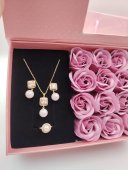 Set Cadou Dama White Pearl - set bijuterii & trandafiri
