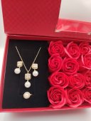 Set Cadou Dama White Pearl - set bijuterii & trandafiri