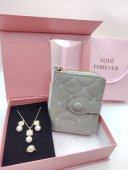 Set Cadou Dama White Pearl -Portofel gri perlat & Set Bijuterii