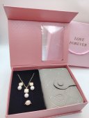 Set Cadou Dama White Pearl -Portofel gri perlat & Set Bijuterii